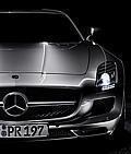 Das markante Design des neuen Mercedes-Benz SLS AMG interpretiert die atemberaubende Formgebung des Mercedes-Benz 300 SL neu.